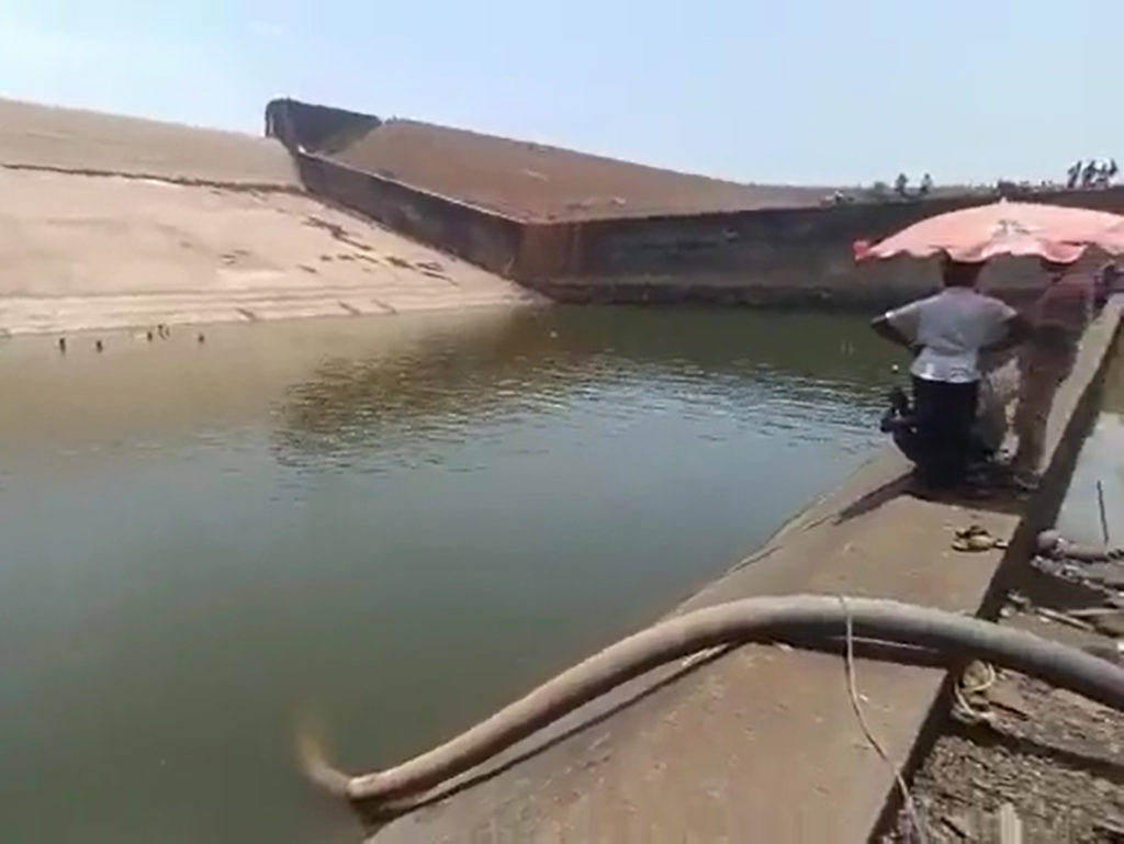 Ινδία: Απίστευτος τύπος ζητά να αδειάσει δεξαμενή νερού για να βρει το κινητό του που έπεσε μέσα ενώ έβγαζε selfie