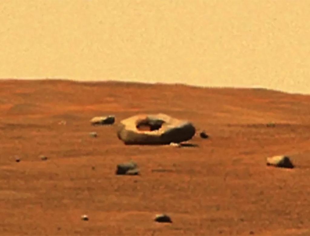 Η NASA ανακάλυψε μυστηριώδες πέτρινο αντικείμενο σε σχήμα ντόνατ στον Άρη!