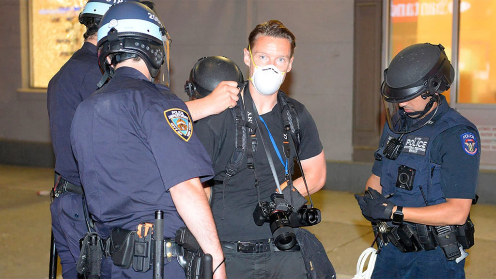 Επετεύχθη ιστορικής σημασίας συμφωνία μεταξύ φωτορεπόρτερ και Αστυνομίας της Νέας Υόρκης!