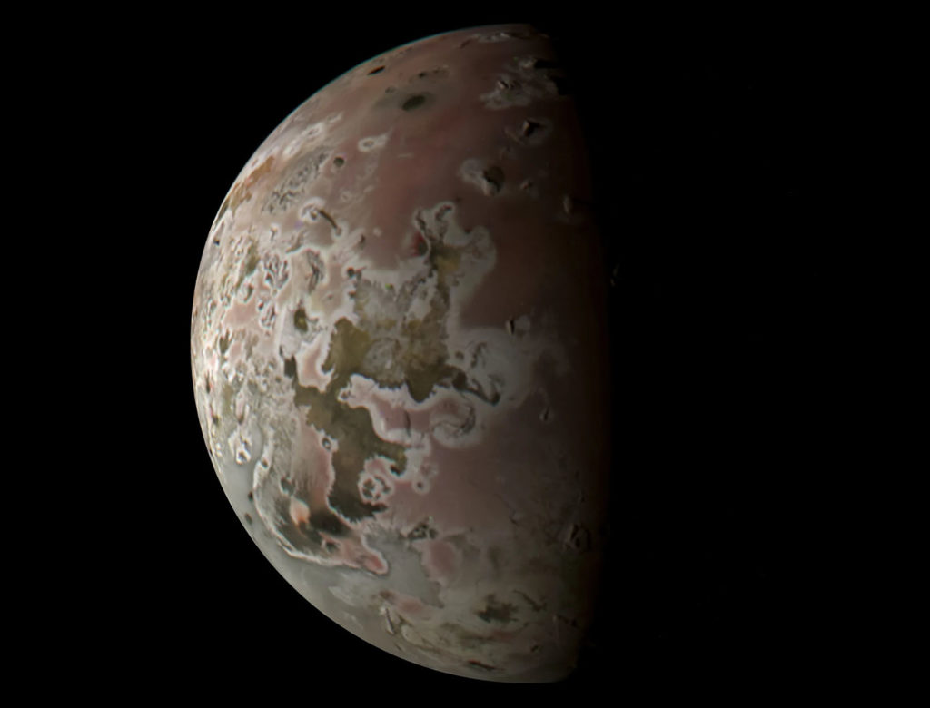 NASA: Δείτε νέες εκπληκτικές εικόνες από την Ιώ, το φεγγάρι του Δία!