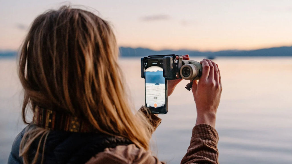 Αυτό το gadget σας επιτρέπει να προσαρμόσετε το τηλέφωνό σας σε κιάλια!