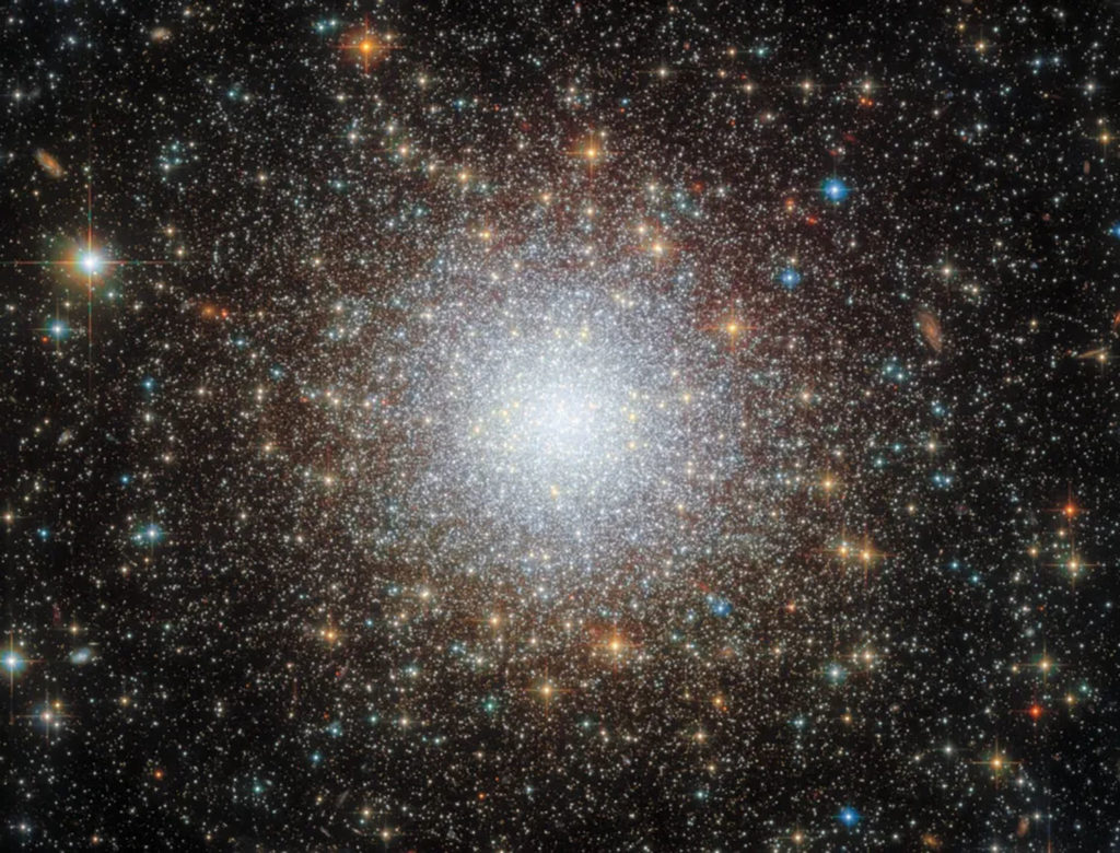 Δείτε ένα εντυπωσιακό σμήνος αστεριών ηλικίας 11,6 δισεκατομμυρίων ετών!