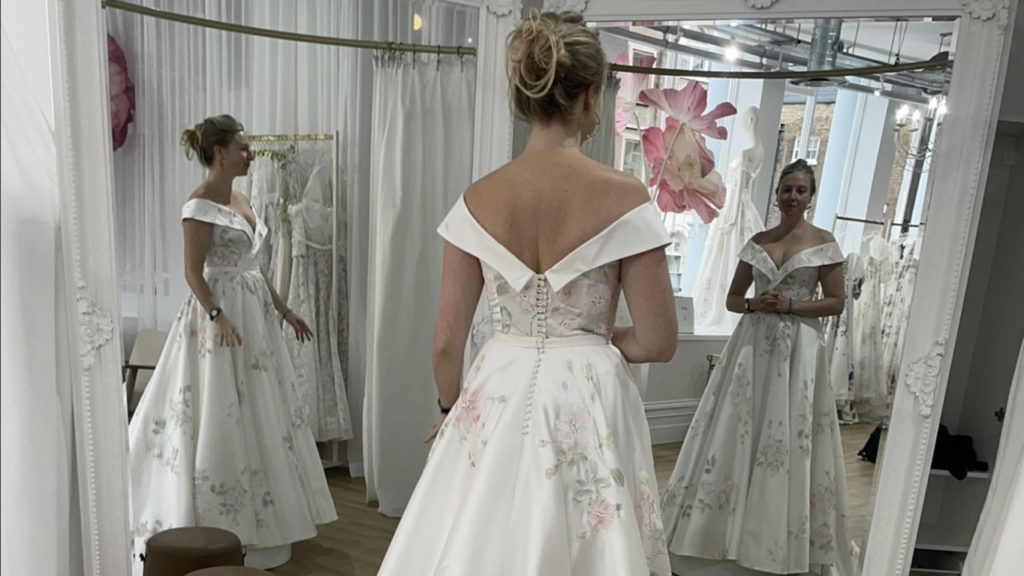 Ανεξήγητο; Νύφη απαθανατίστηκε σε τρεις πόζες ταυτόχρονα!