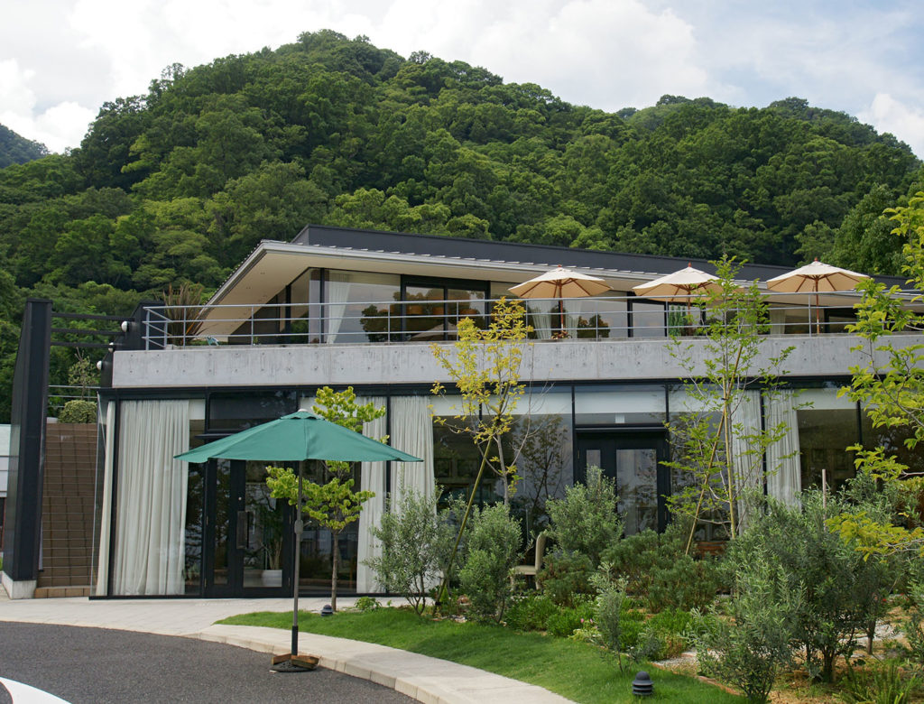 Φωτογράφος γάμου έπεσε από ταράτσα την ώρα που έβγαζε φωτογραφίες!