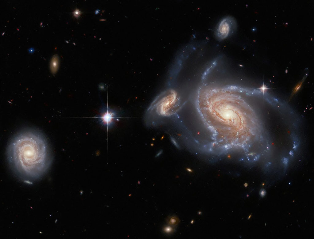 Hubble: Νέα εντυπωσιακή φωτογραφία δείχνει γαλαξίες να συγχωνεύονται!