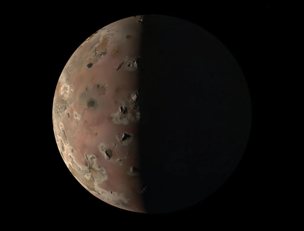 Juno: Δείτε νέες εκπληκτικές εικόνες από την Ιώ, το φεγγάρι του Δία!