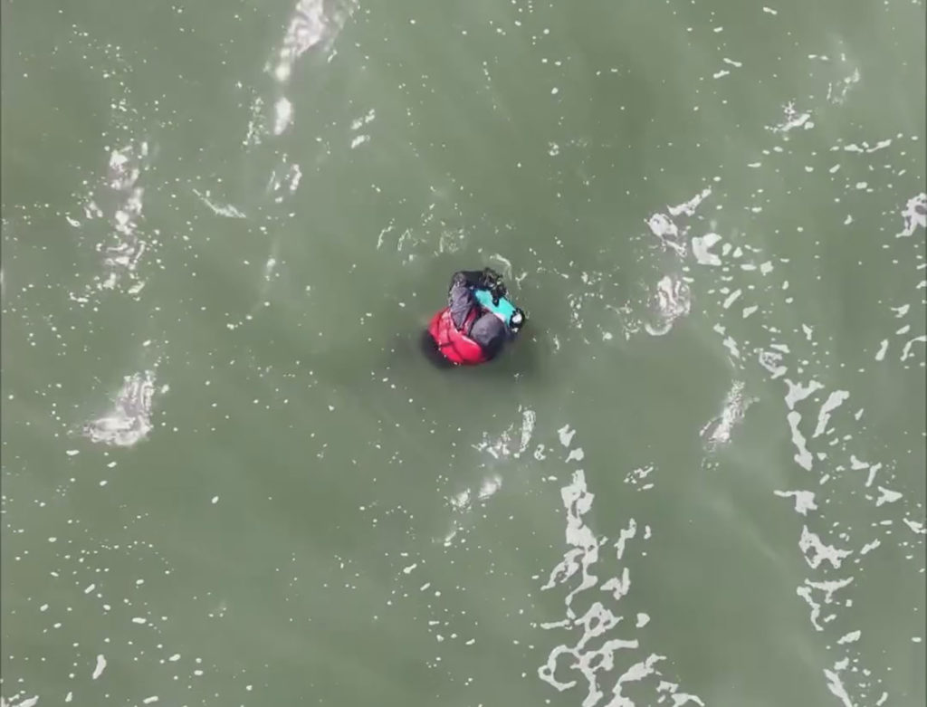 Φωτογράφος βοήθησε στη διάσωση ενός καγιάκερ!