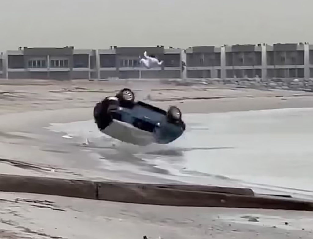 Τρομακτικό βίντεο: Ένας οδηγός εκτοξεύτηκε από το όχημά του!