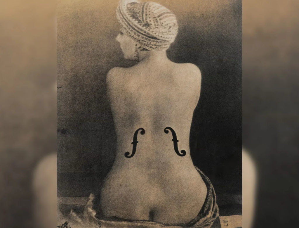 Le Violon d’Ingres: Εκτύπωση της διάσημης φωτογραφίας πουλήθηκε για 120.000 ευρώ!