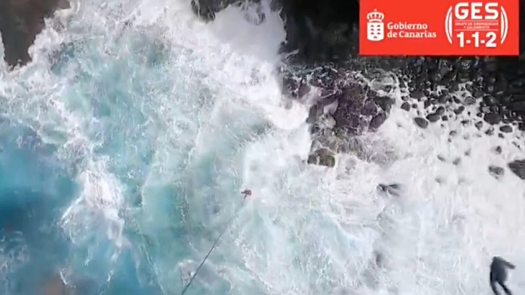 Τραγωδία: Φωτογράφος έχασε τη ζωή του την ώρα που φωτογράφιζε κύματα!