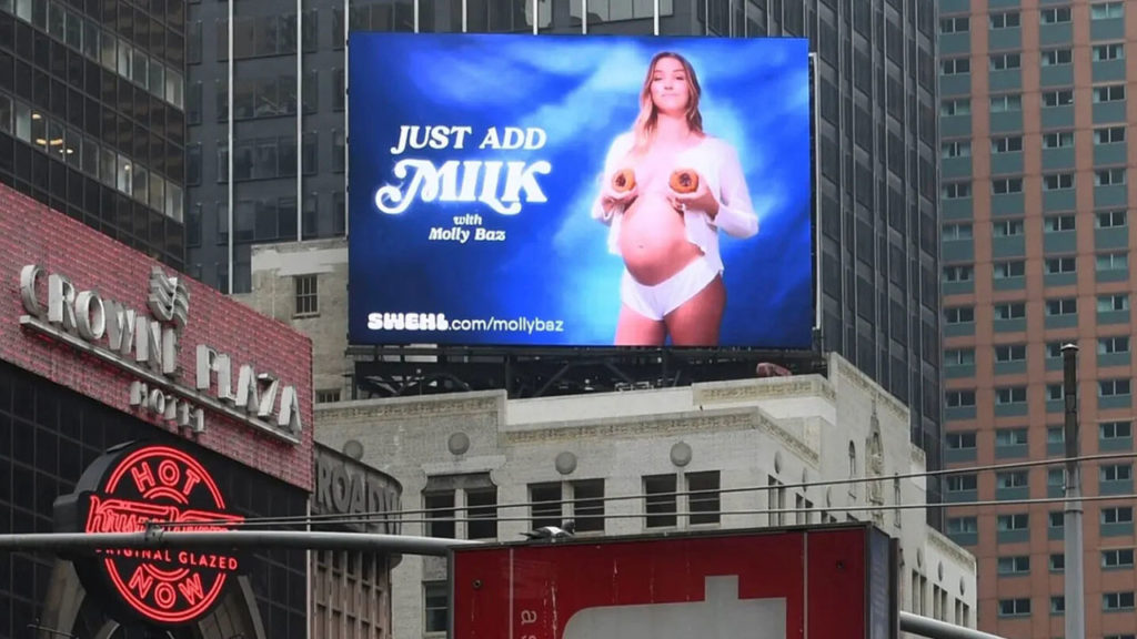 Αποσύρθηκε φωτογραφία εγκύου από την Times Square ως “ακατάλληλη”!