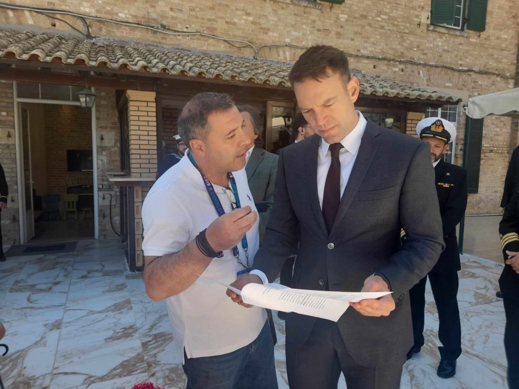 Ενημέρωση της Πανελλήνιας Ομοσπονδίας Φωτογράφων στον Πρόεδρο του Σύριζα για τις ταυτότητες