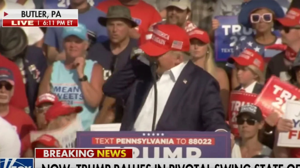 Φωτογράφος απαθανάτισε τη σφαίρα να περνά ξυστά από το κεφάλι του Trump!