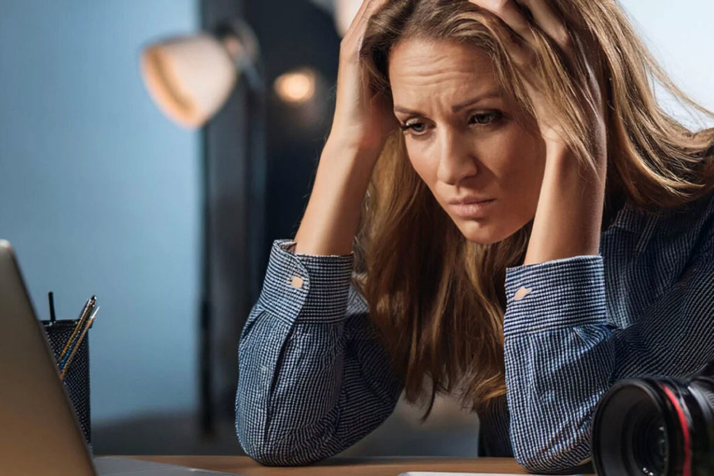 Πάνω από τους Μισούς Φωτογράφους Βιώνουν Εξάντληση από την Επεξεργασία, Σύμφωνα με Μελέτη