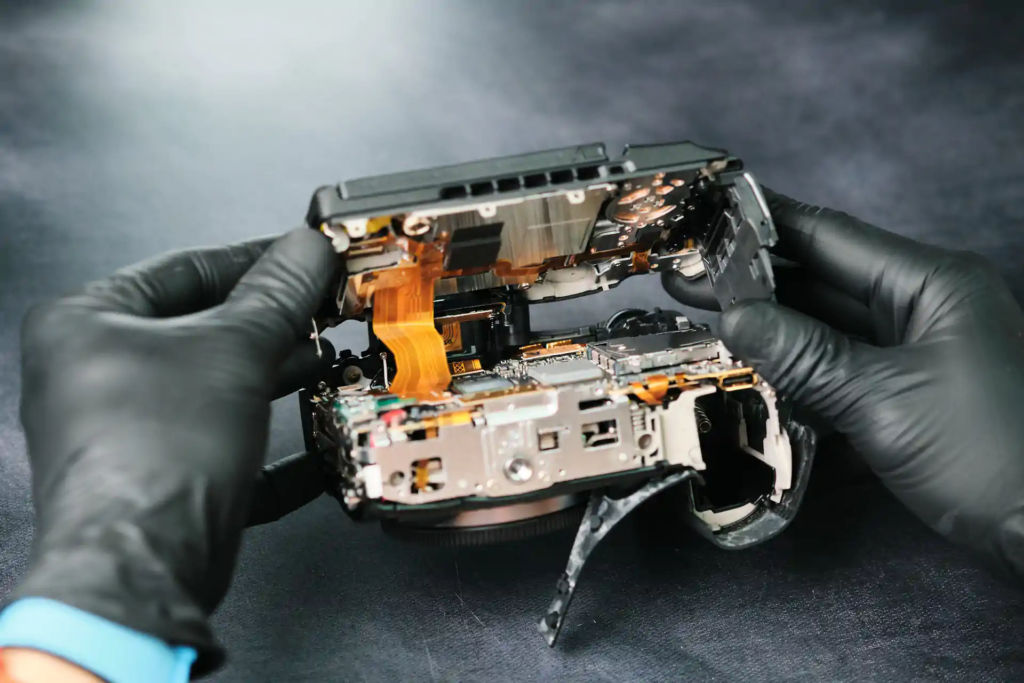 Canon R5 Mark II: Teardown αναδεικνύει την πολυπλοκότητα της νέας κάμερας!