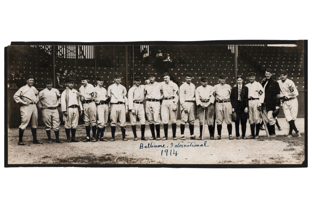 Η πρώτη φωτογραφία του Babe Ruth ως επαγγελματίας παίκτης μπέιζμπολ μπορεί να ξεπεράσει τις $200,000 σε δημοπρασία