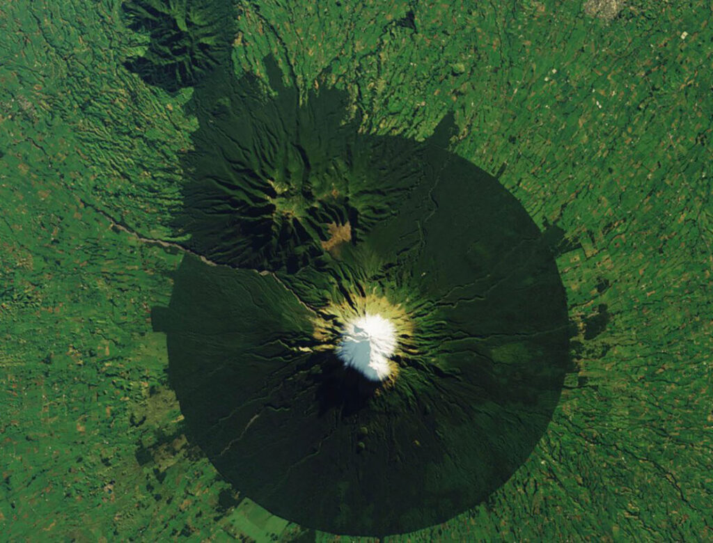 Δείτε μια εντυπωσιακή δορυφορική λήψη του ηφαιστείου Taranaki!