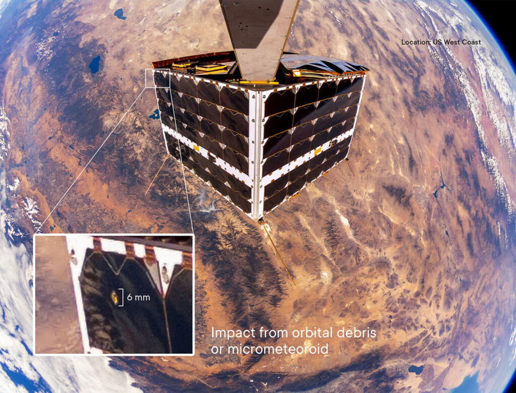 Δορυφόρος χτυπήθηκε από διαστημικά σκουπίδια και έβγαλε selfie για να το δείξει!