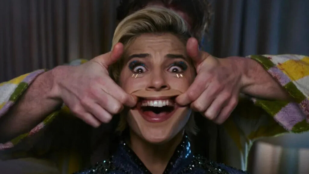 Smile 2: Μπορείτε να δείτε την αρχή της ταινίας αλλά θα πρέπει να χαμογελάσετε (κυριολεκτικά) στην κάμερα!