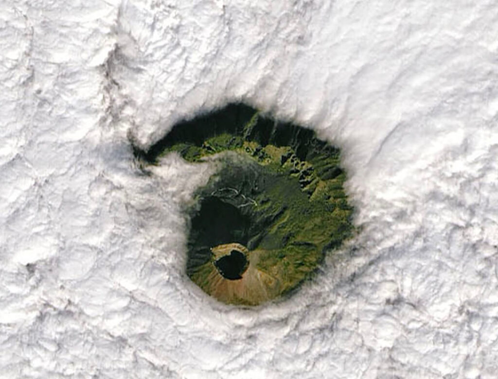 Βεζούβιος: Δείτε απίστευτη εικόνα του από ψηλά!