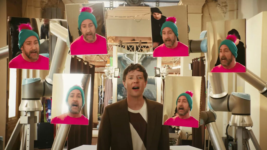 OK Go: Έφτιαξαν νέο βίντεο κλιπ με 29 ρομπότ και 60 καθρέφτες!