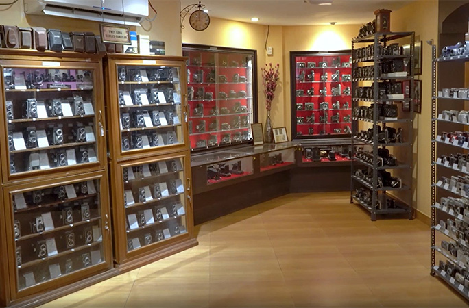 Δεν φαντάζεστε τι συλλογή έχει αυτός ο γιατρός – Ρεκόρ Guinness με 5.707 φωτογραφικές κάμερες