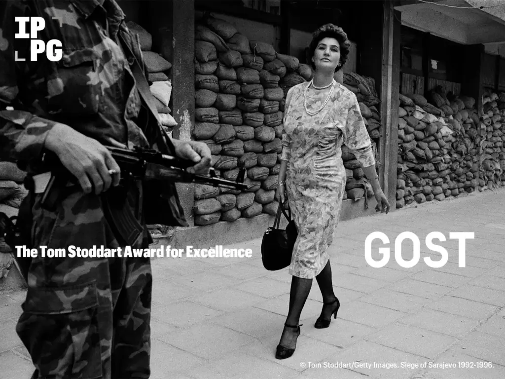 Το βραβείο Tom Stoddart Award for Excellence δίνει τη δυνατότητα έκδοσης φωτογραφικού λευκώματος και 5.000 λιρών