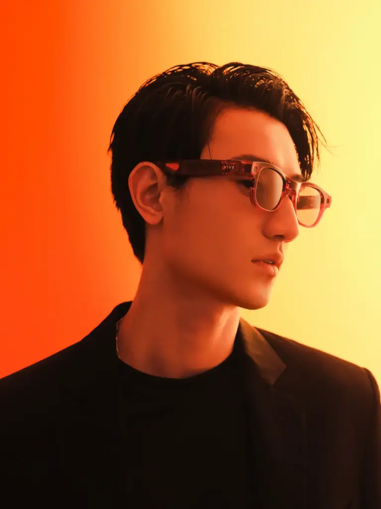 HTC VIVE Eagle: Έξυπνα γυαλιά με τεχνητή νοημοσύνη, κάμερα 12MP και αυτόματη μετάφραση και στα ελληνικά