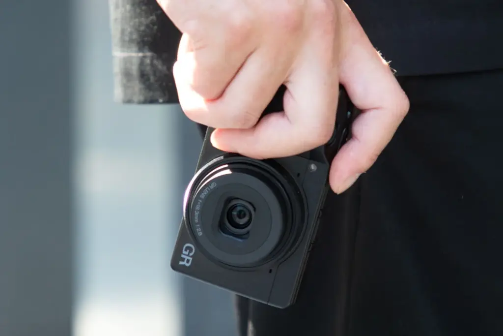 Ricoh GR IV: Η νέα high-end compact κάμερα με ολοκληρωτικό επανασχεδιασμό