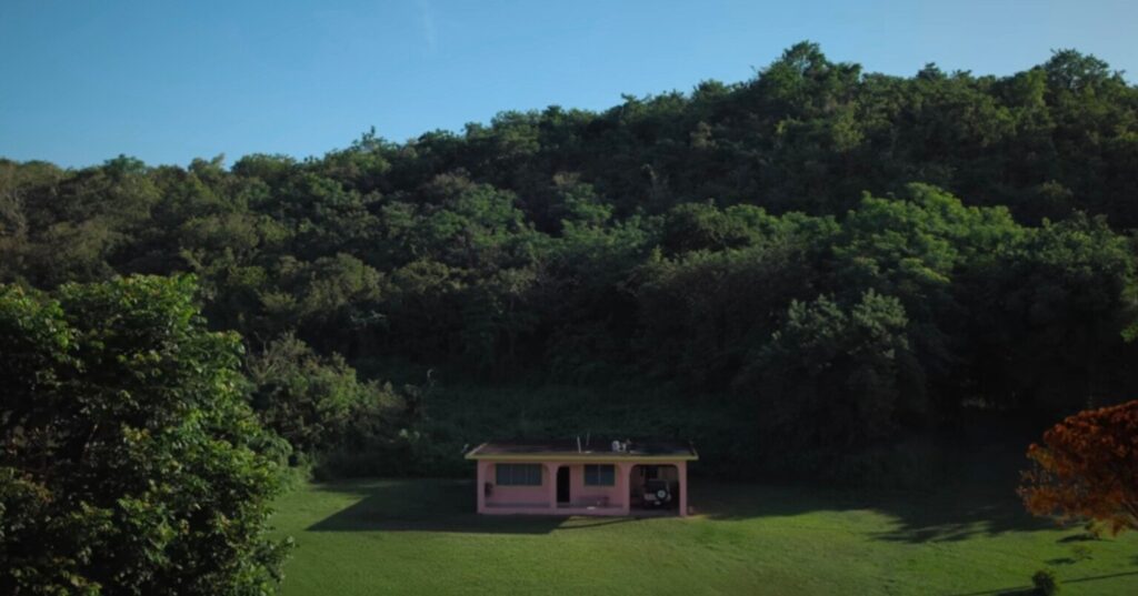 Bad Bunny: Αγωγή 1 εκατομμυρίου δολαρίων για σπίτι που έγινε φωτογραφικό αξιοθέατο