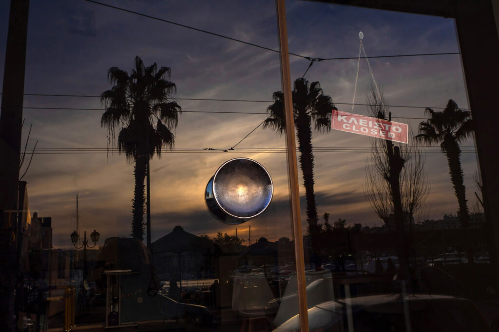 Into the Silence: Έκθεση Φωτογραφίας & Zine της ομάδας Spontaneous Shooters στο T.A.F. Αθήνας