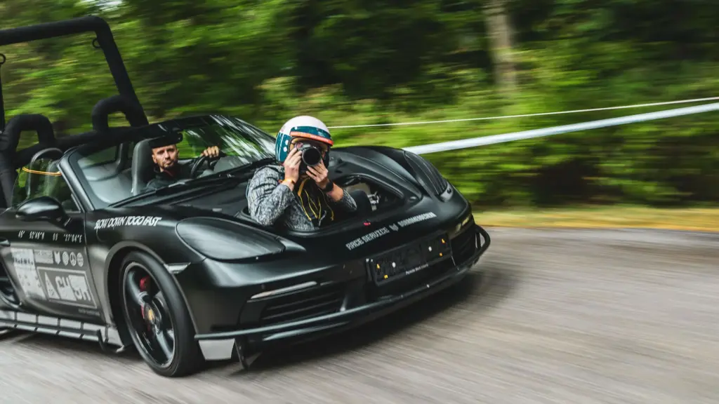 Το camera car της Porsche: Ένα Boxster S έγινε κινητό εργαλείο λήψεων στην πίστα