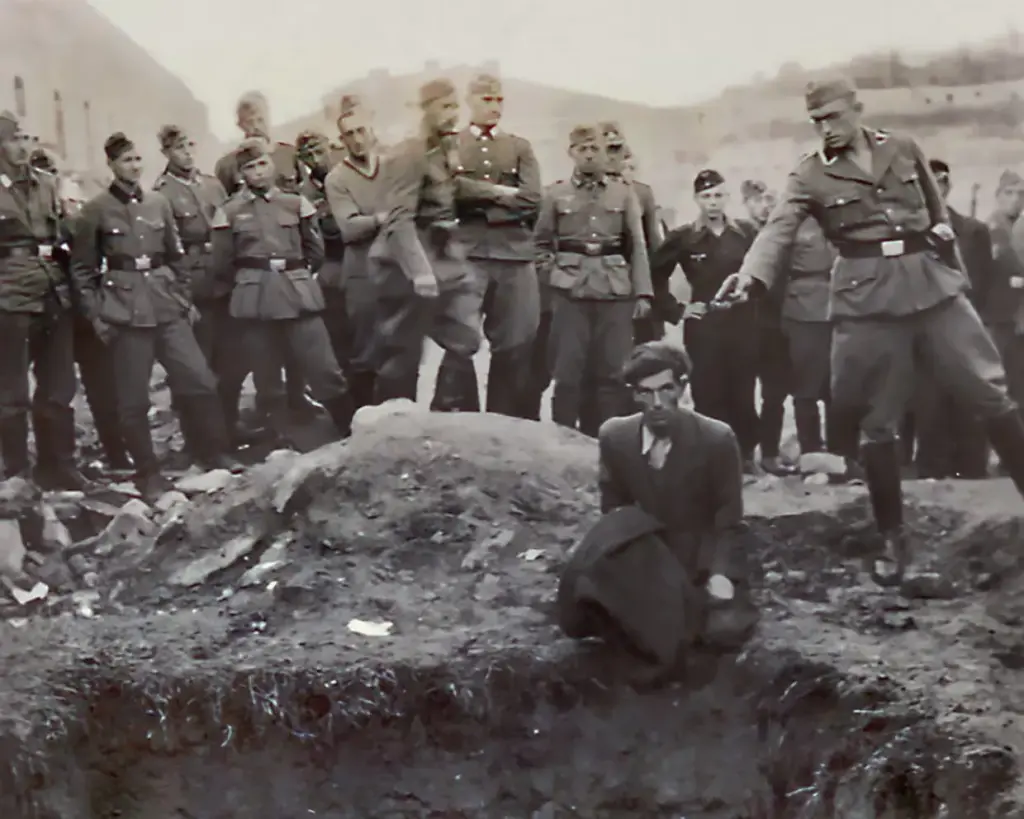 Ιστορικός ταυτοποιεί τον Ναζί στη διαβόητη φωτογραφία του Ολοκαυτώματος με τη βοήθεια της τεχνητής νοημοσύνης