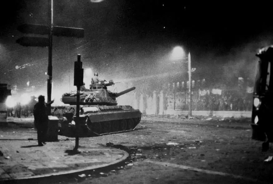 Αριστοτέλης Σαρρηκώστας: Έτσι απαθανάτισα την εισβολή του τανκ