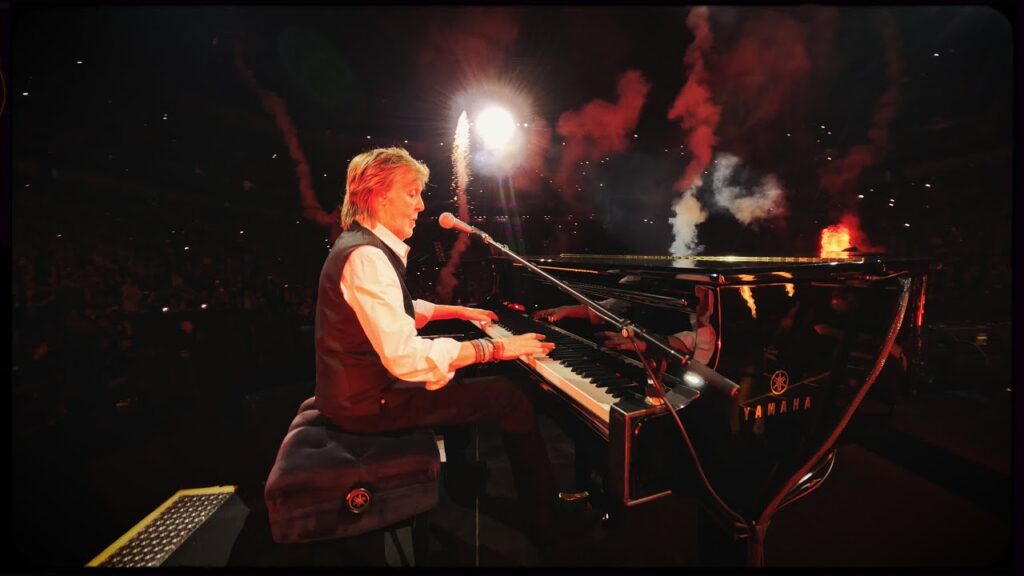 Το FPV πλάνο από drone που έκλεψε την παράσταση στη συναυλία του Paul McCartney