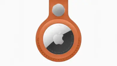 Το νέο Apple AirTag δεύτερης γενιάς με FineWoven Key Ring σε πορτοκαλί χρώμα