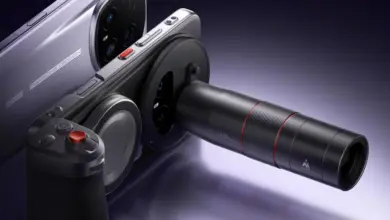 HONOR Magic 8 RSR Porsche Design με εξωτερικό τηλεφακό προσαρτημένο