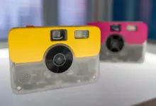 Η ψηφιακή κάμερα Await με σχεδίαση αναλώσιμου φιλμ και έγχρωμο σώμα