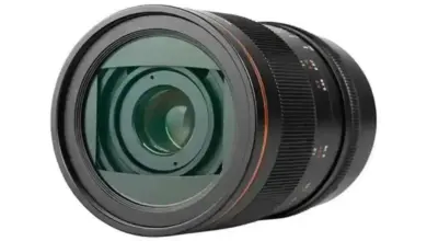 Brightin Star 60mm f/2.8 APS-C macro lens σε κοντινή λήψη