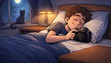 Άτομο στο κρεβάτι με κάμερα στο κομοδίνο, έτοιμο για νυχτερινή φωτογράφιση