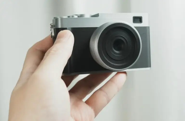 3D printed θήκη μπαταριών που μοιάζει με Fujifilm κάμερα