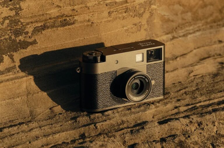 Fujifilm X half κάμερα με αναφορά στο firmware 1.30