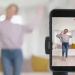 Κάθετο βίντεο τύπου Reel, όπου η συμπίεση επηρεάζει την ευκρίνεια.