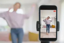 Κάθετο βίντεο τύπου Reel, όπου η συμπίεση επηρεάζει την ευκρίνεια.