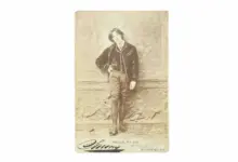 Πορτρέτο του Oscar Wilde το 1882 από τον φωτογράφο Napoleon Sarony σε μορφή cabinet card