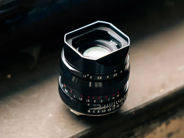 Brightin Star APO M 35mm f/1.7 ASPH φακός για Leica M-Mount σε κοντινό πλάνο
