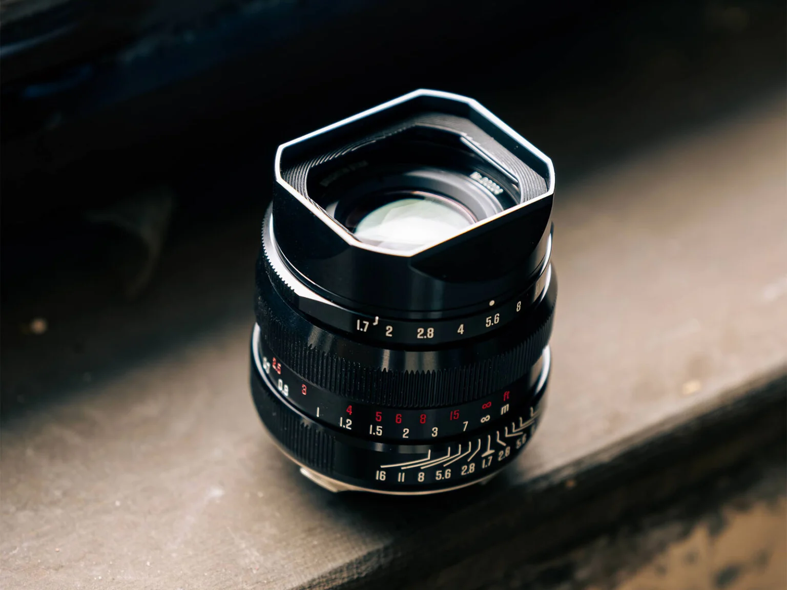 Brightin Star APO M 35mm f/1.7 ASPH φακός για Leica M-Mount σε κοντινό πλάνο