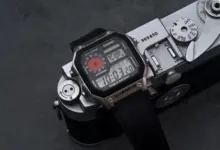 Custom Casio M-Edition ρολόι εμπνευσμένο από Leica πάνω σε κλασική φωτογραφική μηχανή