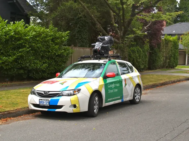 Όχημα Google Street View σε ελληνικό κατά τη διάρκεια χαρτογράφησης