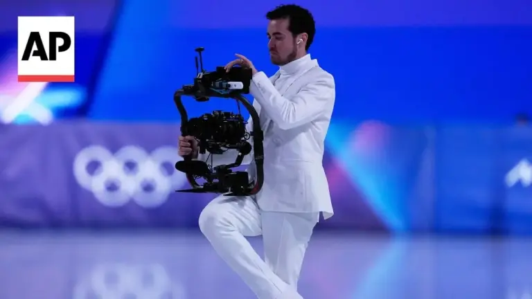 Jordan Cowan παγοδρόμος cameraman στον πάγο στους Χειμερινούς Ολυμπιακούς